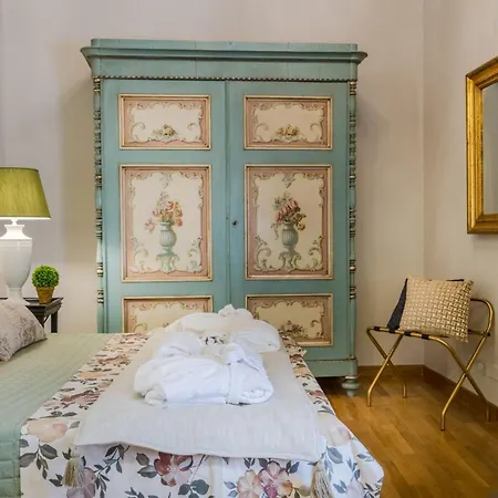 Castruccio Apartment, Timeless Elegance In アパート ルッカ