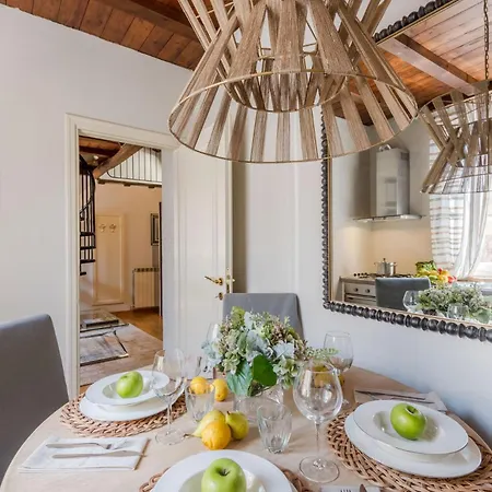 Castruccio Apartment, Timeless Elegance In * ルッカ