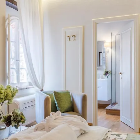Castruccio Apartment, Timeless Elegance In *