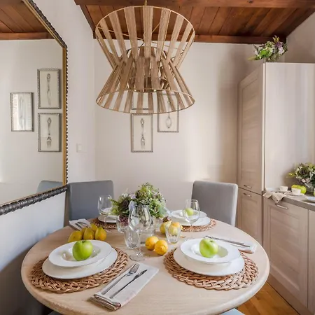 アパート Castruccio Apartment, Timeless Elegance In