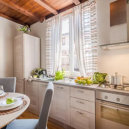 Castruccio Apartment, Timeless Elegance In アパート *
