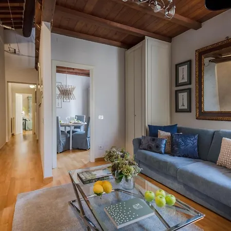Castruccio Apartment, Timeless Elegance In * ルッカ