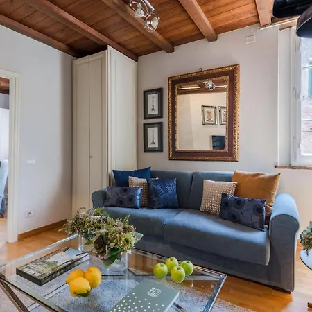 Castruccio Apartment, Timeless Elegance In * ルッカ