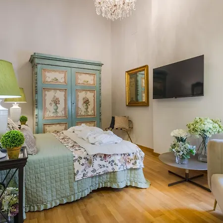 Castruccio Apartment, Timeless Elegance In * ルッカ